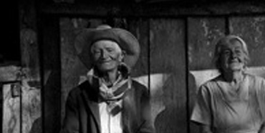 Don Maco and his wife, beneficiaries of the payments for environmental services program.: Photograph by Roberto Pedraza Ruiz.